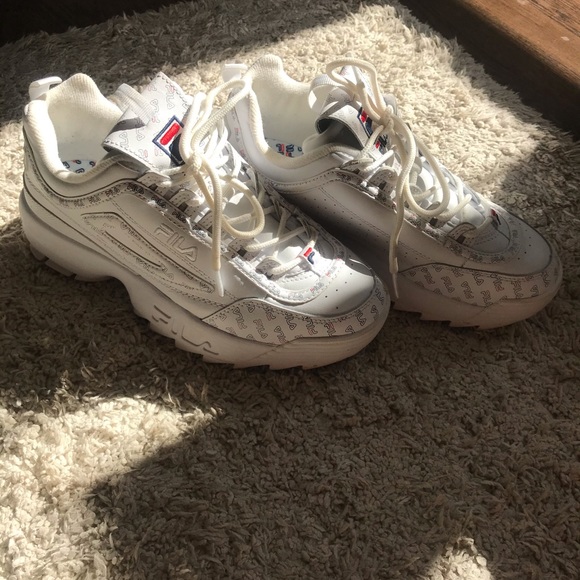 Fila white sneakers in really good condition - Picture 1 of 2